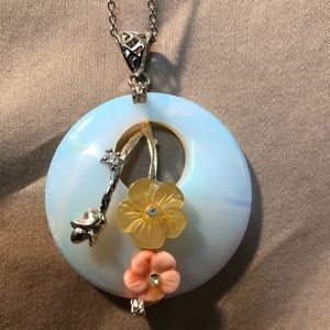 Pearl and Flower Pendent Necklace